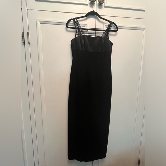 Elegant Long black evening gown size small - Picture 4 of 8